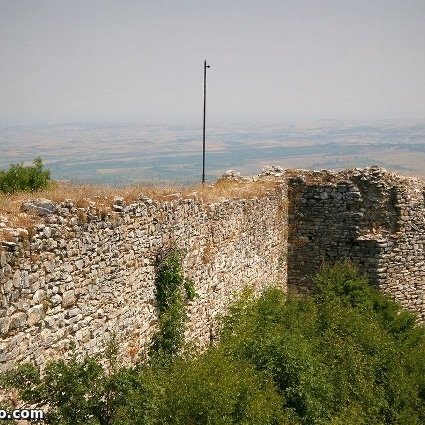 Средновековна крепост "Лютица" | БАЛАБАНОВАТА КЪЩА - ИВАЙЛОВГРАД