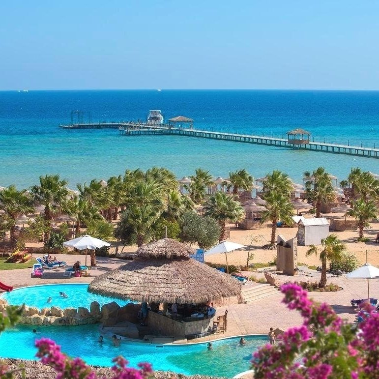 Почивка в AMWAJ BEACH CLUB 4* Сома Бей, Египет