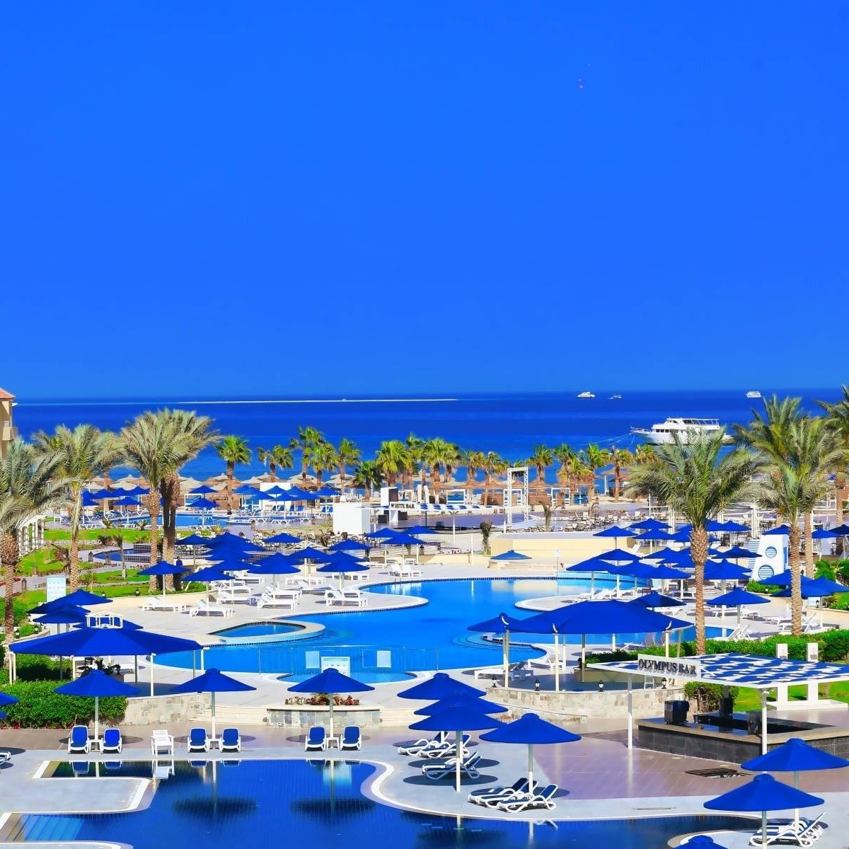 Почивка в AMWAJ BEACH CLUB 4* Сома Бей, Египет