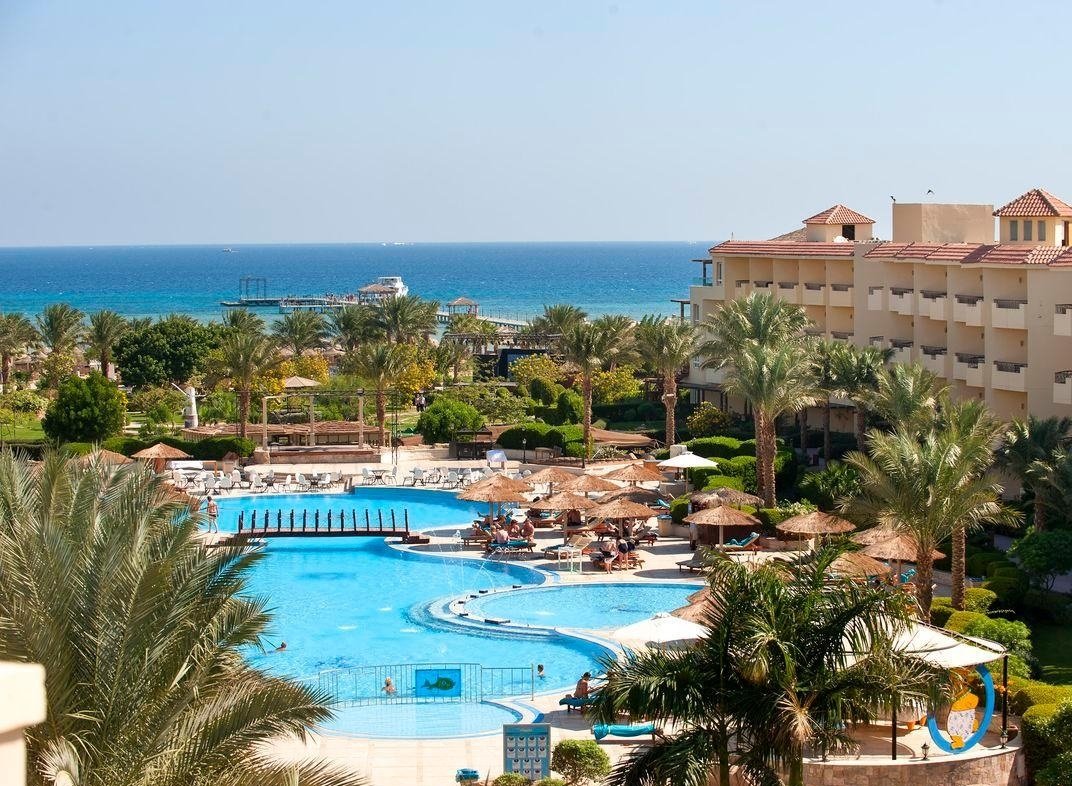 Почивка в AMWAJ BEACH CLUB 4* Сома Бей, Египет