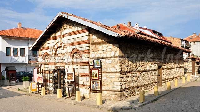Църкви