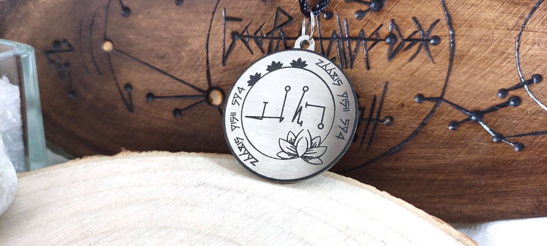 Медальон | Покой в мислите