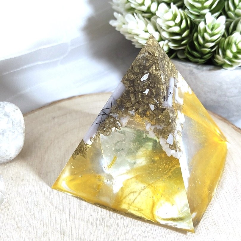 Пирамида | Чиста душа, силен дух, лека мисъл