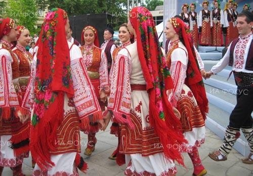 Народни танци