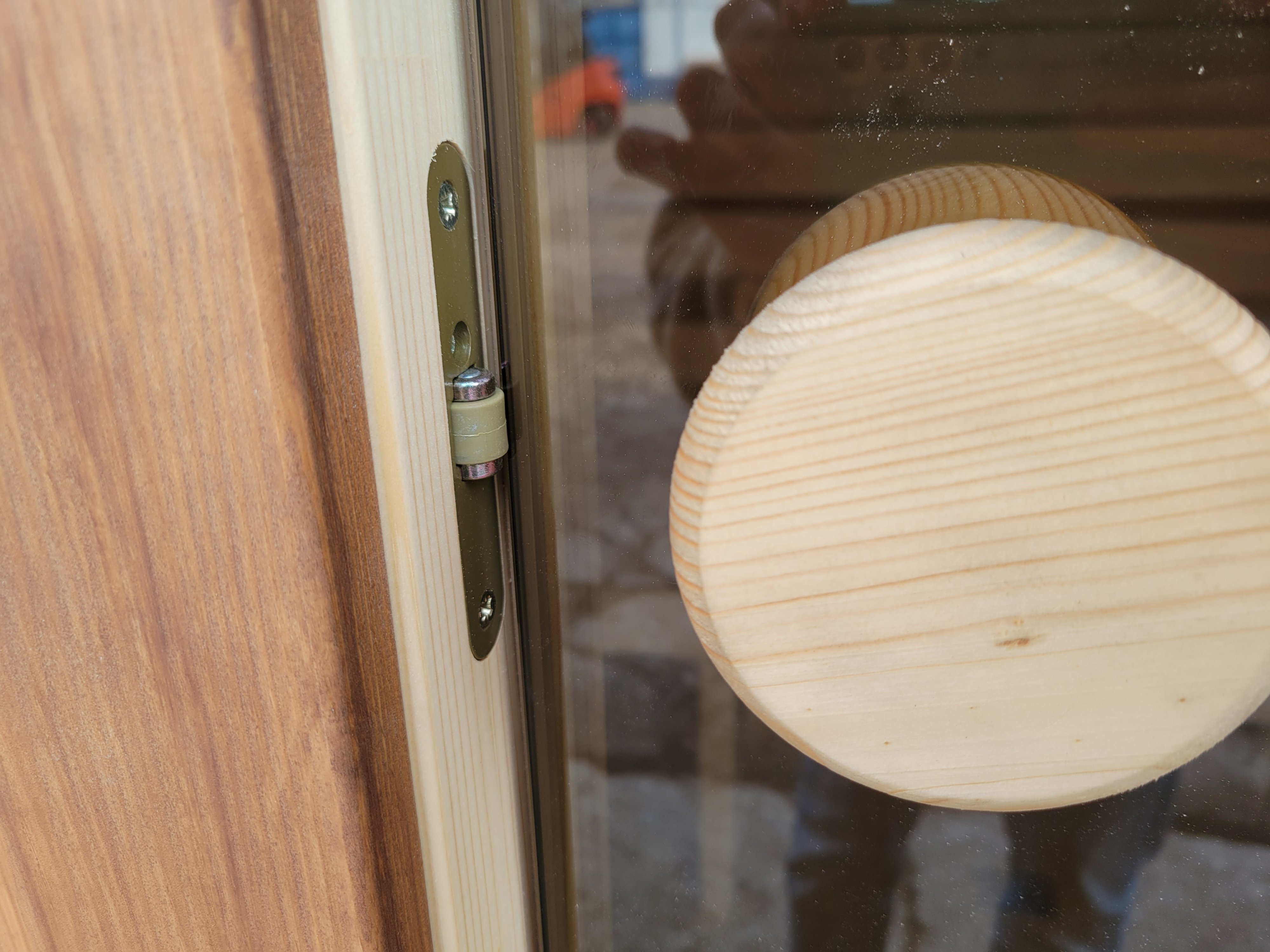 IVA SAUNA Barrel MINI 1.8 – компактна външна дървена сауна за двор