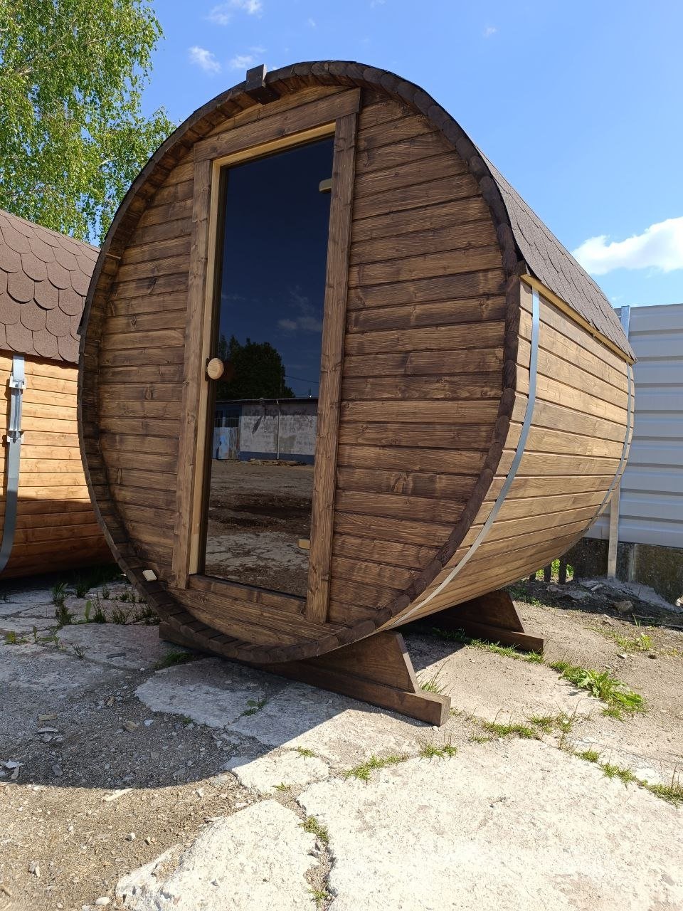 IVA SAUNA Barrel MINI 1.8 – компактна външна дървена сауна за двор