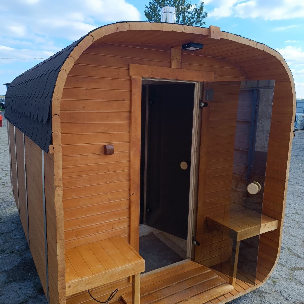 IVA SAUNA Quadro 3.0 m с тераса – просторна квадратна външна дървена сауна