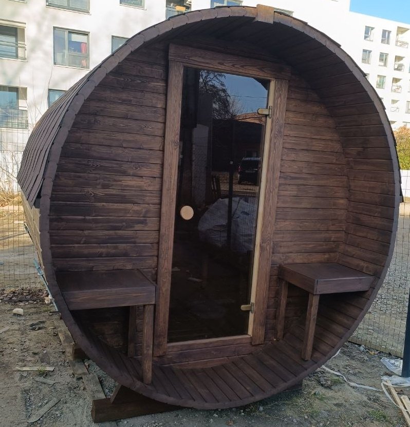 IVA SAUNA Barrel 3.0 m с навес – просторна външна дървена сауна тип бъчва