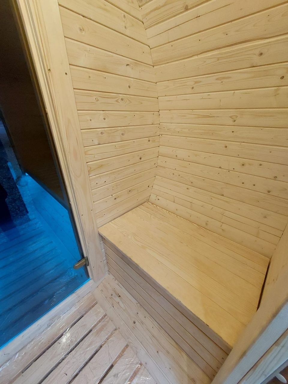 IVA SAUNA Barrel MINI 1.8 – компактна външна дървена сауна за двор