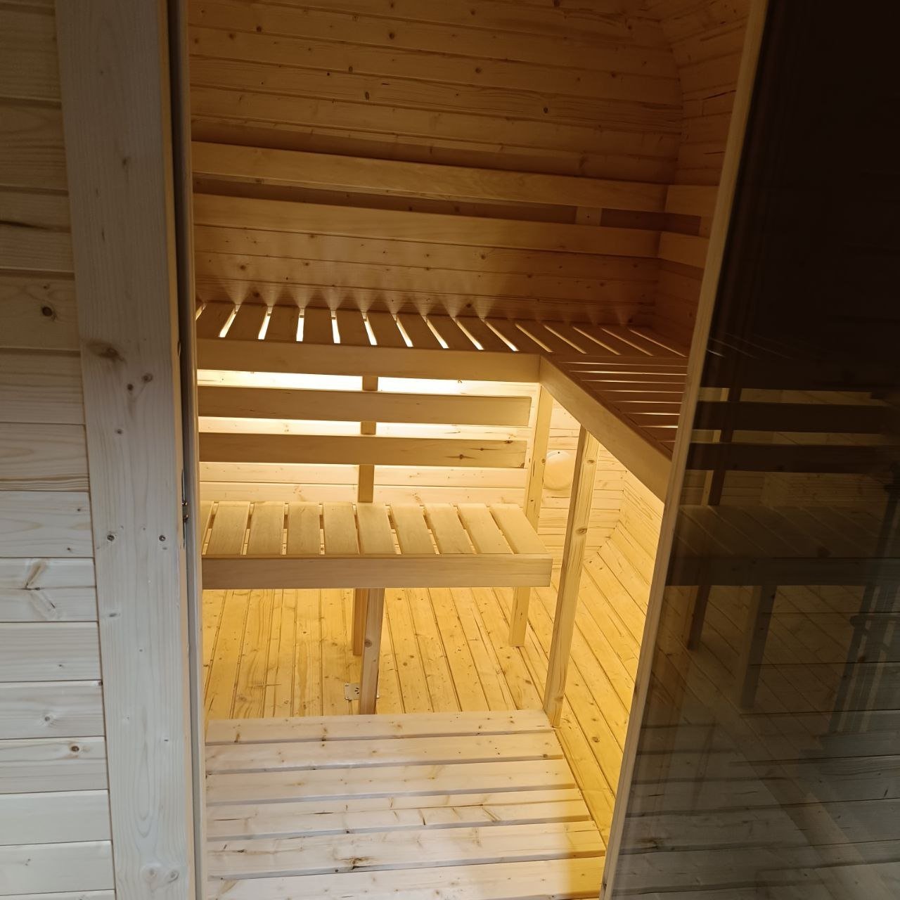 IVA SAUNA Quadro MINI 1.8 m – компактна квадратна външна дървена сауна