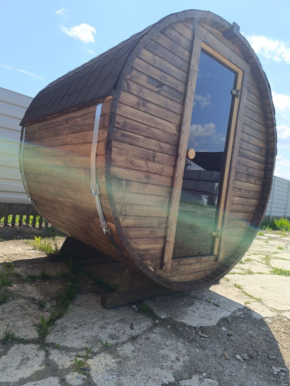 IVA SAUNA Barrel MINI 1.8 – компактна външна дървена сауна за двор