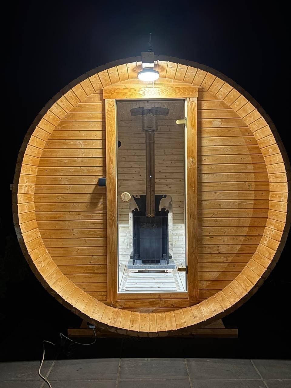 IVA SAUNA Barrel MINI 1.8 – компактна външна дървена сауна за двор