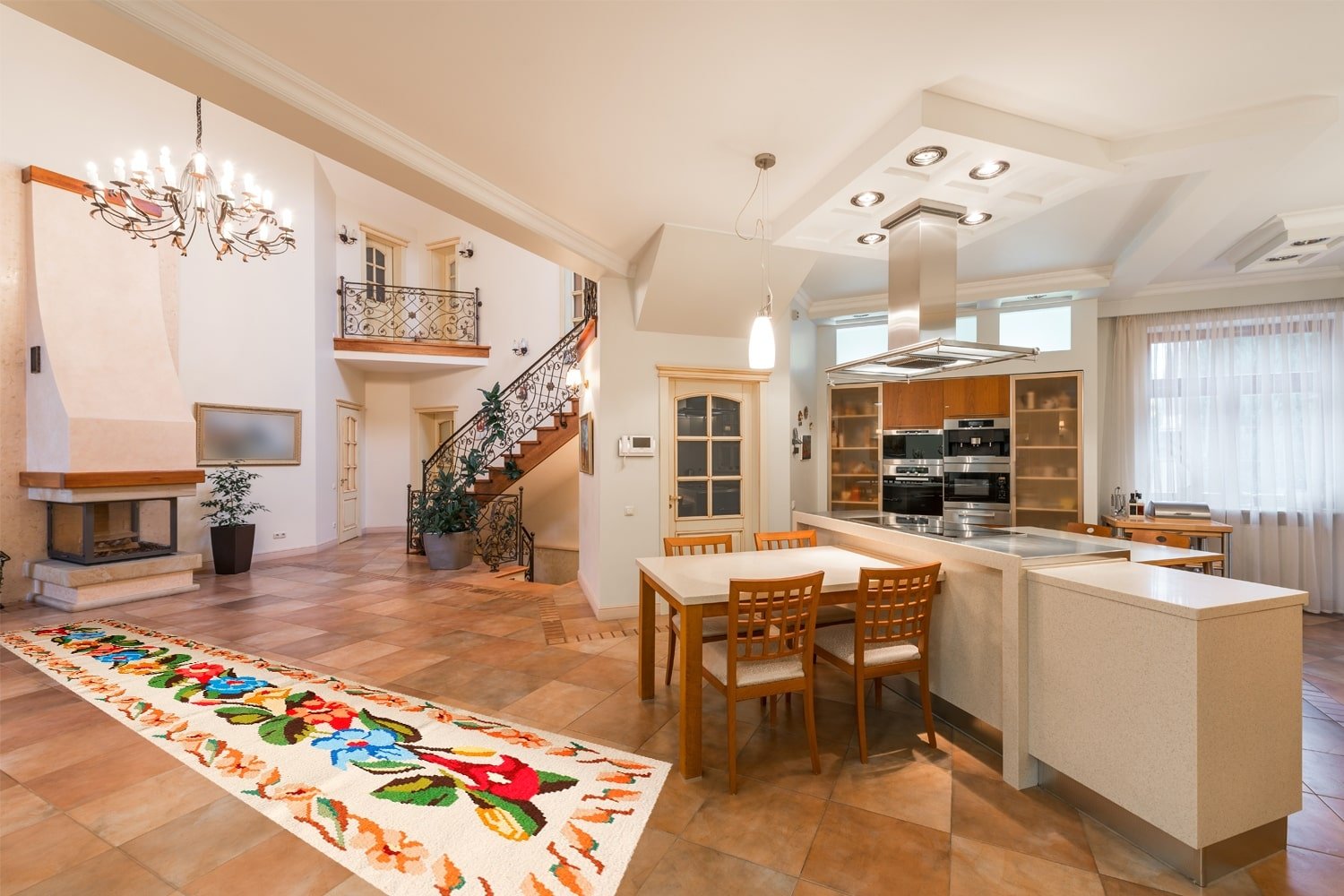 Котленски килими | Налични ръчно тъкани вълнени килими