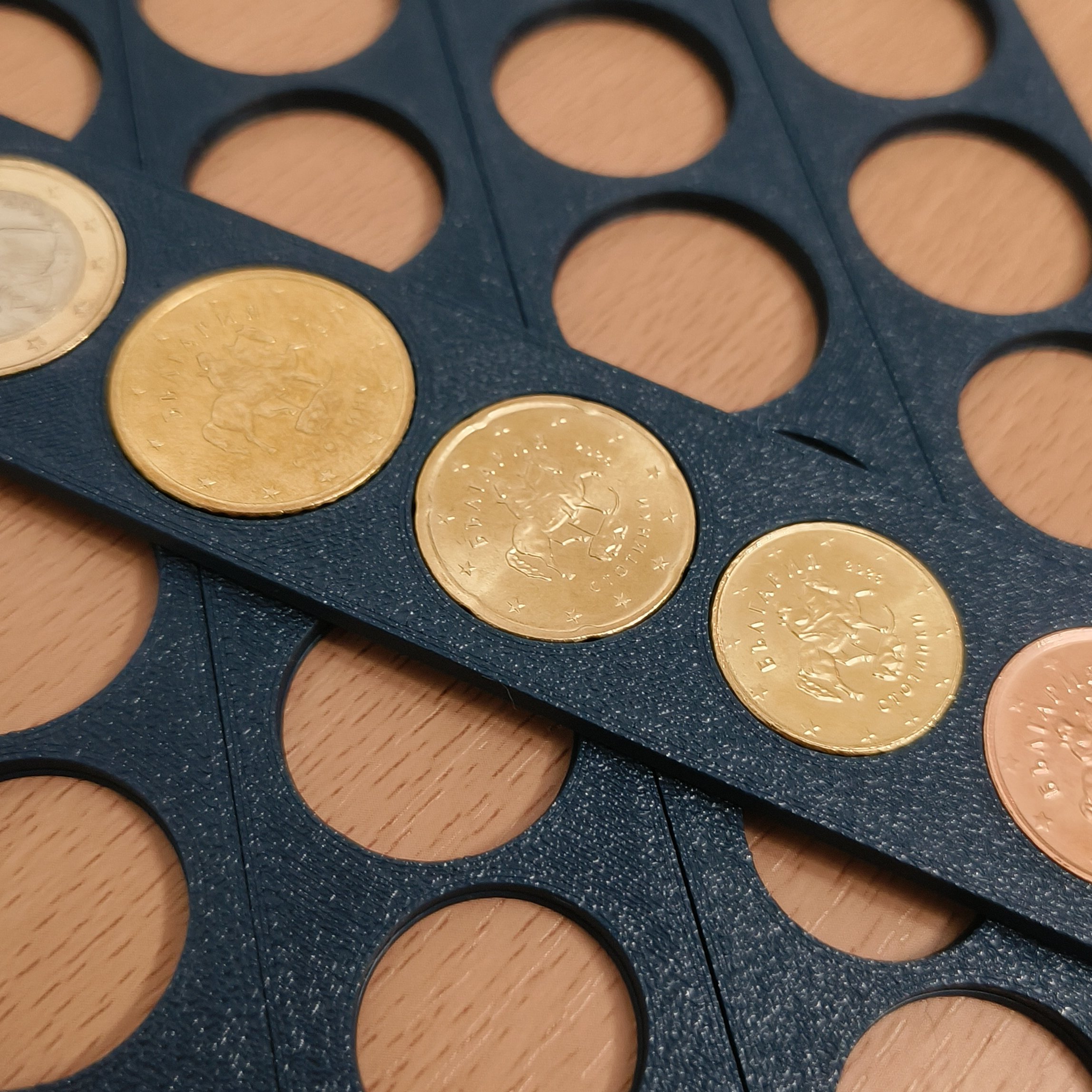 Колекционерска стойка за евро монети от LIMITED3D