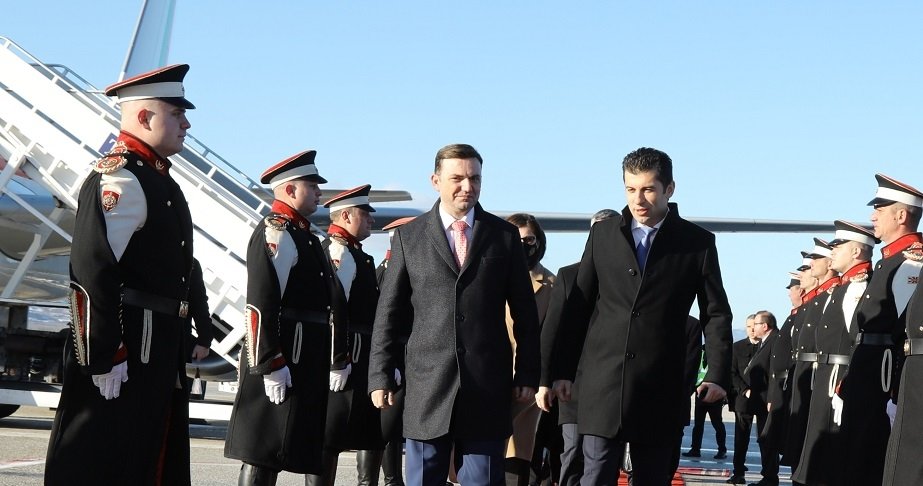 БЪЛГАРСКИЯТ ПРЕМИЕР КИРИЛ ПЕТКОВ ПРИСТИГНА НА РАБОТНО ПОСЕЩЕНИЕ В СКОПИЕ | The News BG Reporter ®