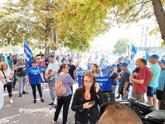 ПРЕДУПРЕДИТЕЛНИ СТАЧНИ ДЕЙСТВИЯ НА СИНДИКАТ „ЗАЩИТА“ ЗАРАДИ ЗАПЛАТИТЕ В СПЕШНАТА ПОМОЩ + ФОТОРЕПОРТАЖ | The News BG Reporter ®