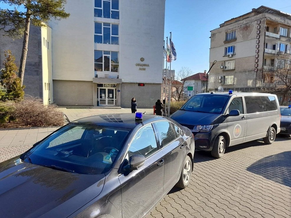ЦАЦАРОВ ДЕПОЗИРА ОСТАВКАТА СИ В ПАРЛАМЕНТА, КПКОНПИ ПРОВЕРЯВА ОБЩИНА ЛОМ | The News BG Reporter ®