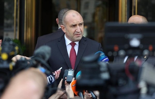 РУМЕН РАДЕВ: Свързаните с корупцията търсят формален юридически повод, за да върнат часовника назад към времето на Борисов, когато те паразитираха върху бюджета