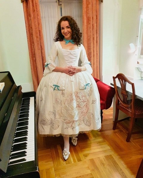 Българското мецосопрано Светлина Стоянова, която пее по цял свят след наградата "Нови гласове", гостува в "Пепеляшка" на Софийската опера
