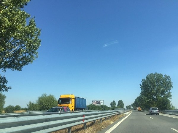 СВОБОДНОТО ДВИЖЕНИЕ НА ТИРОВЕ ПО МАГИСТРАЛИТЕ ЗАСТРАШАВА БЕЗОПАСНОСТТА НА ДВИЖЕНИЕ