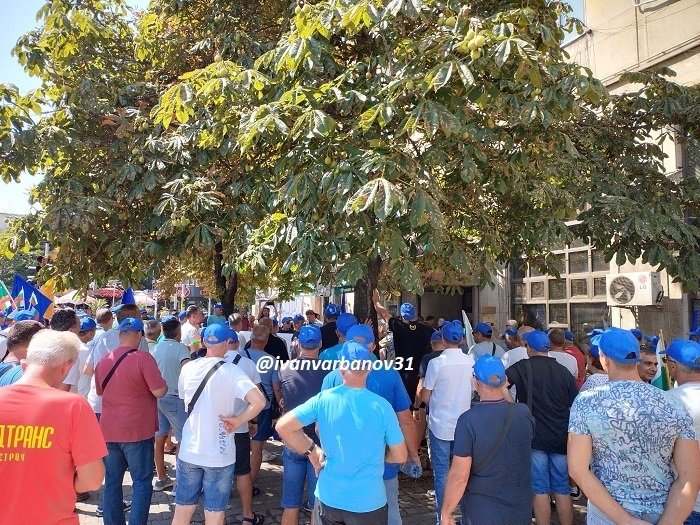 ПРЕДУПРЕДИТЕЛНИ СТАЧНИ ДЕЙСТВИЯ НА СИНДИКАТ „ЗАЩИТА“ ЗАРАДИ ЗАПЛАТИТЕ В СПЕШНАТА ПОМОЩ + ФОТОРЕПОРТАЖ | The News BG Reporter ®