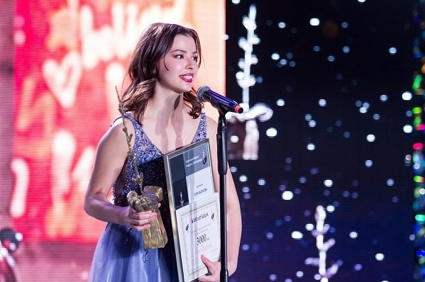 Лора Маркова грабна Наградата за полет в изкуството „Стоян Камбарев” 2021 | The News BG Reporter ®