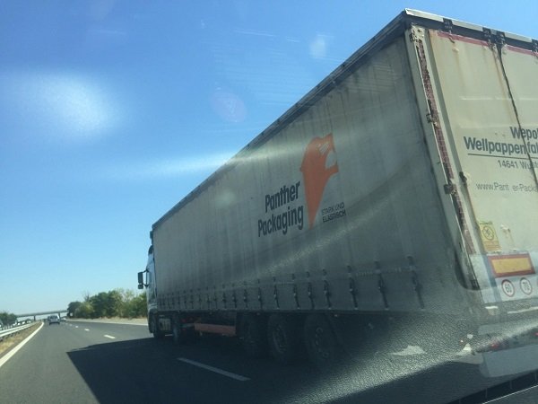 СВОБОДНОТО ДВИЖЕНИЕ НА ТИРОВЕ ПО МАГИСТРАЛИТЕ ЗАСТРАШАВА БЕЗОПАСНОСТТА НА ДВИЖЕНИЕ