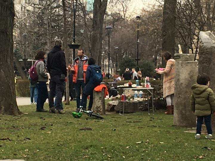 Г-жо Фандъкова, разпоредете санкции за пируващите върху древните каменни фрагменти (2-18 век) в Докторската градина!