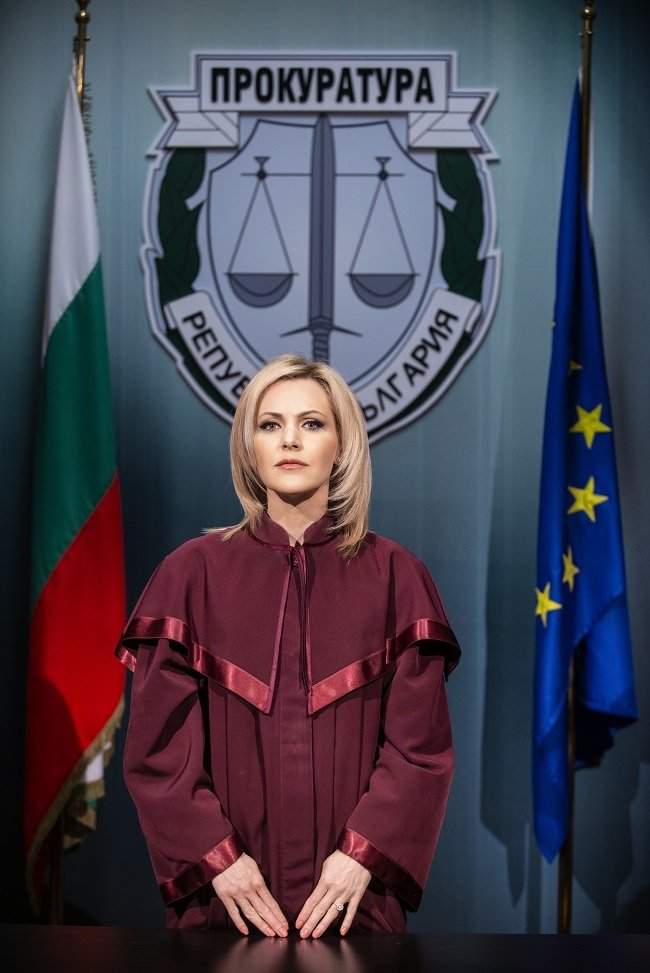 ГОВОРИТЕЛЯТ НА ГЛАВНИЯ ПРОКУРОР СИЙКА МИЛЕВА: "ОБВИНЯЕМИ СИ ПАРТНИРАТ С ЖУРНАЛИСТИ И ПОЛИТИЦИ, ЗА ДА ЗАЩИТЯТ ОТКРАДНАТОТО ОТ БЪЛГАРСКИЯ НАРОД!"
