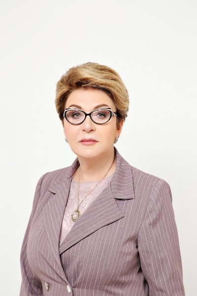 Новоназначеният руски посланик Елеонора Митрофанова пристигна в София, първо посети Руската църква