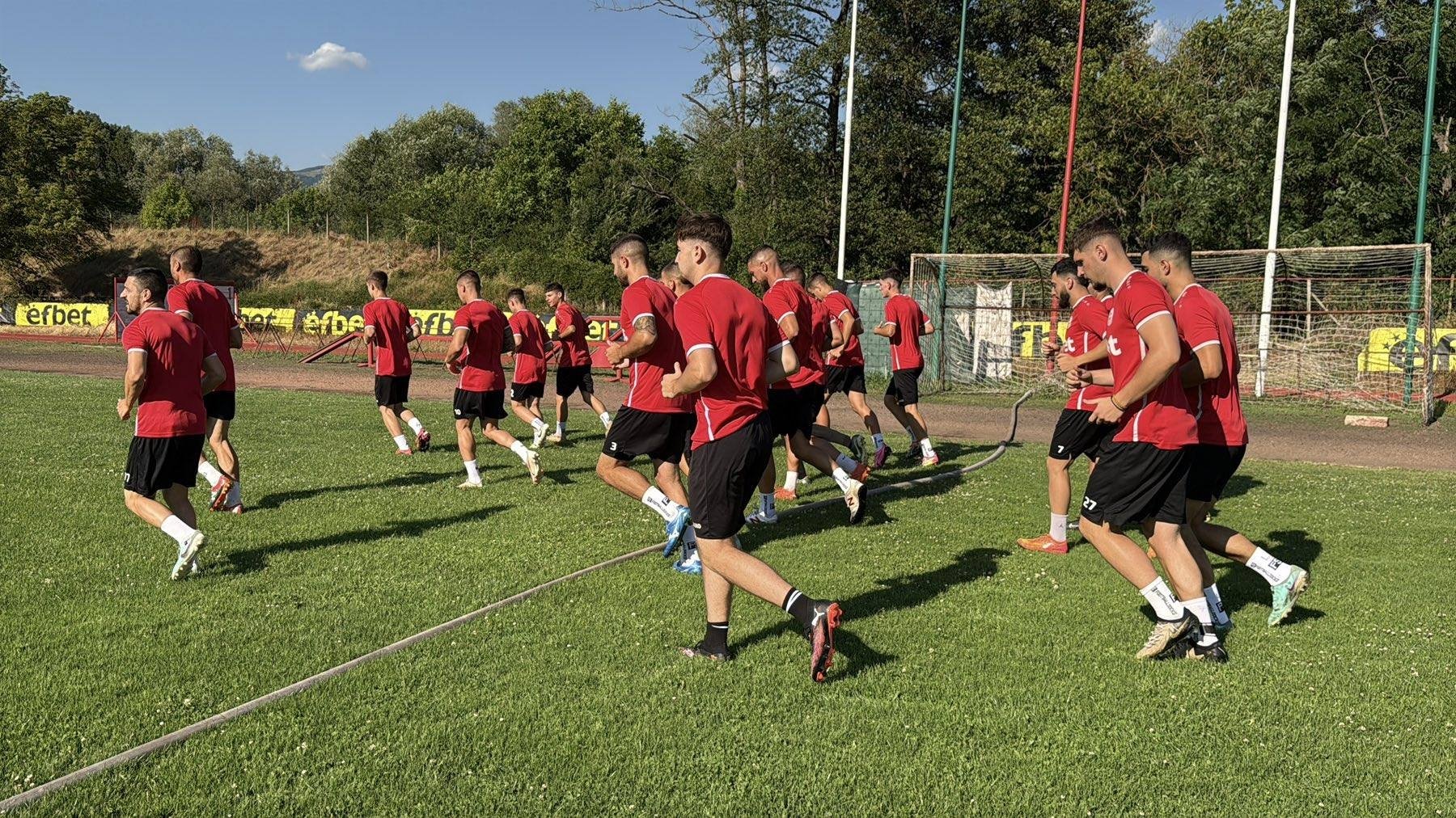 ФК РОЗОВА ДОЛИНА