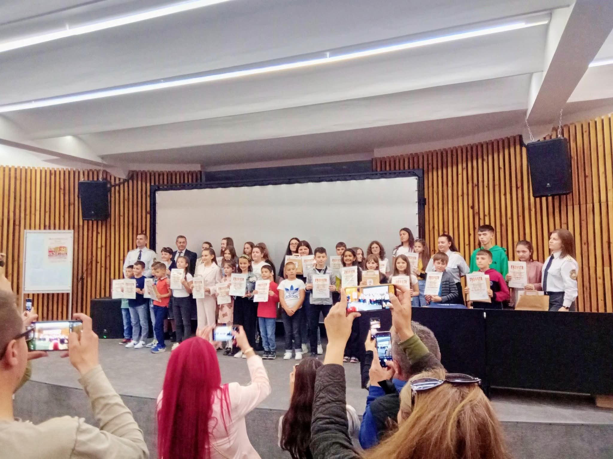 УЧЕНИЧЕСКО ТВОРЧЕСТВО