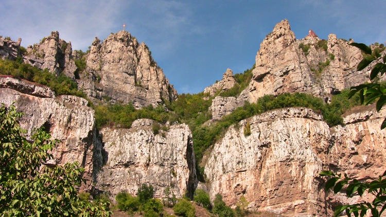 в Лакатник